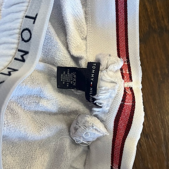 Tommy Hilfiger Shorts - Picture 2 of 3